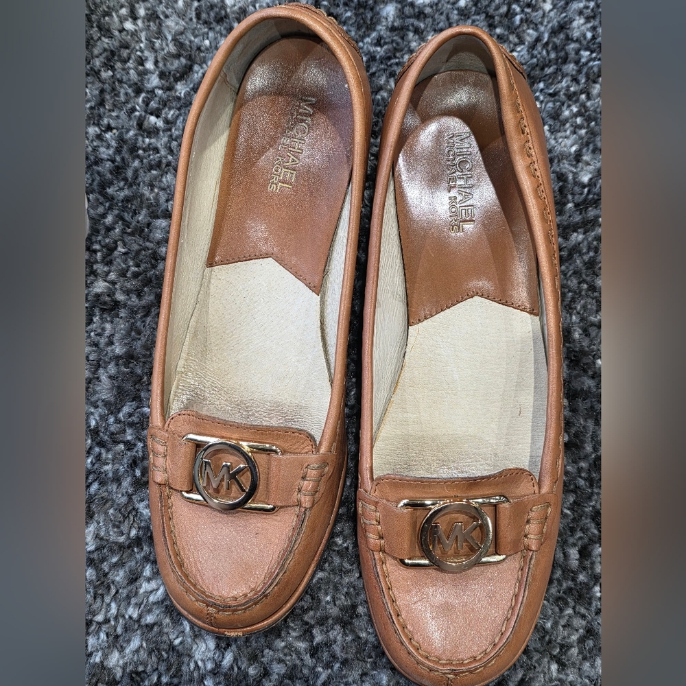 Michael Kors Tan Camel Brown Heels Loafers Classic Leather Design Gold Hardware